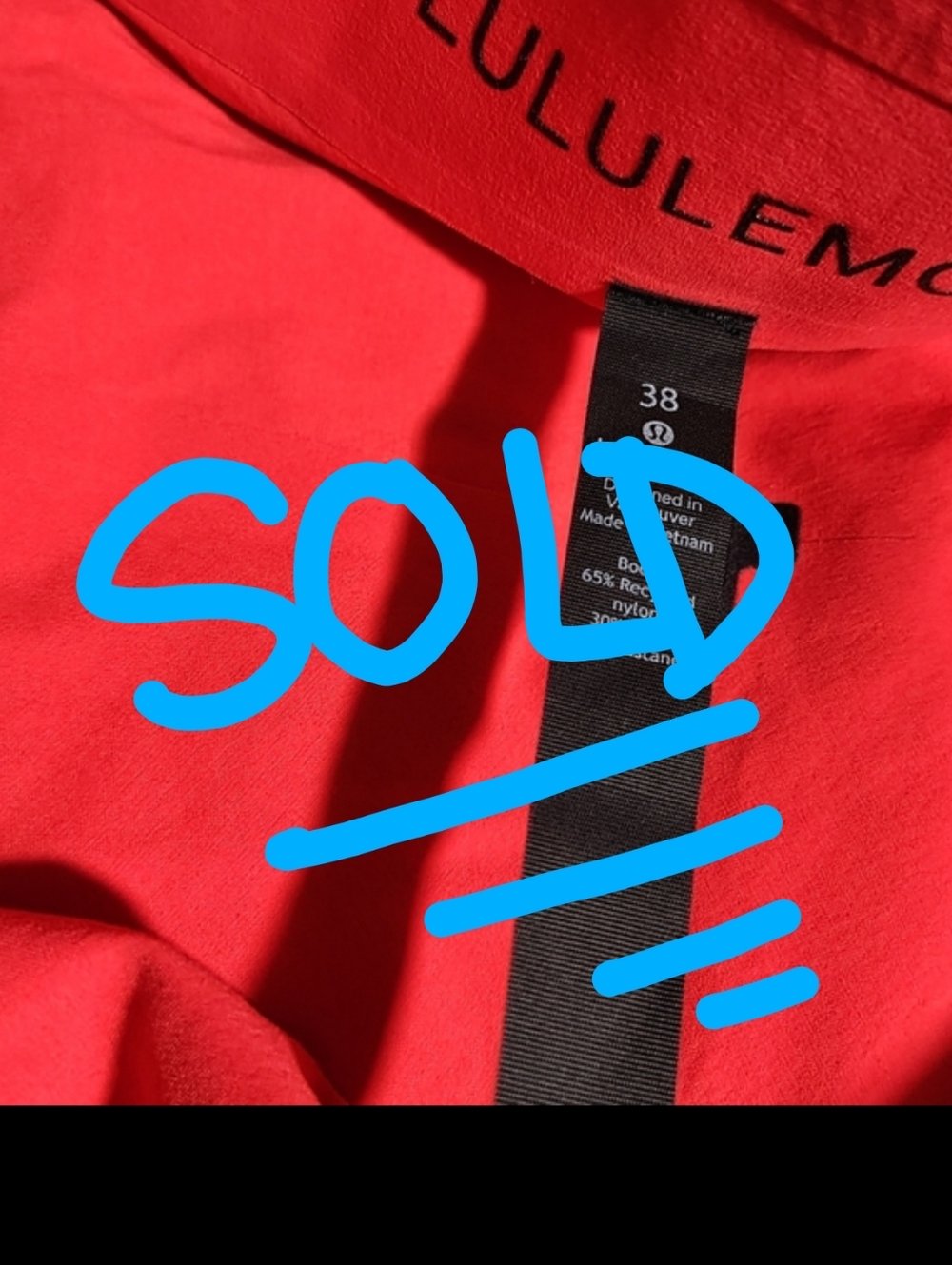 🟡🔥LULULEMON, 38 Waist - Salmon Colored Activewear Shorts,w/ 2 zipper Pockets,